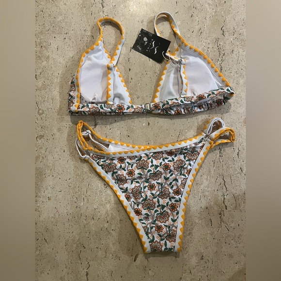 Bikinx Cheeky/Triangle Bikini Set Women’s Size Medium - Picture 7 of 7